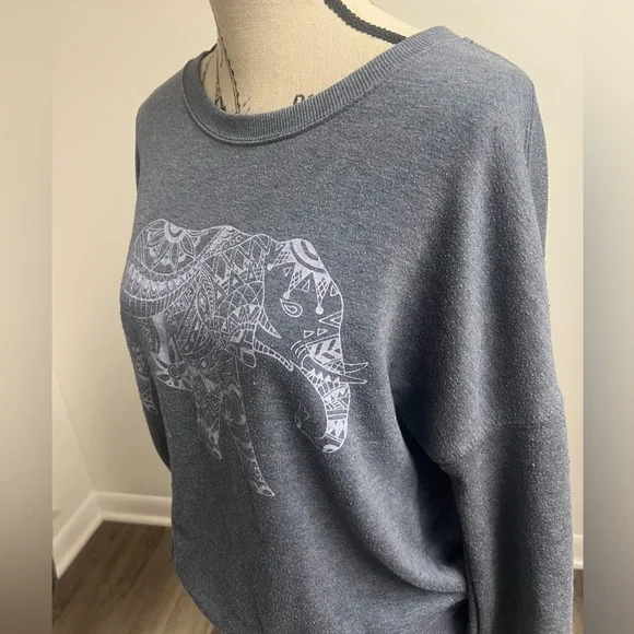 Y2k Blue Elephant Crewneck! - Picture 4 of 13